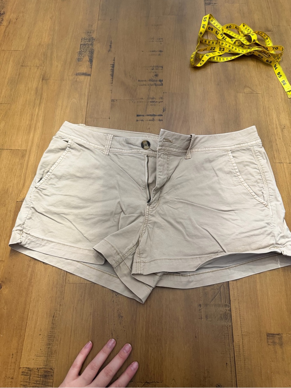 American Eagle Tan Low Rise Cotton Casual Shorts - Size 12